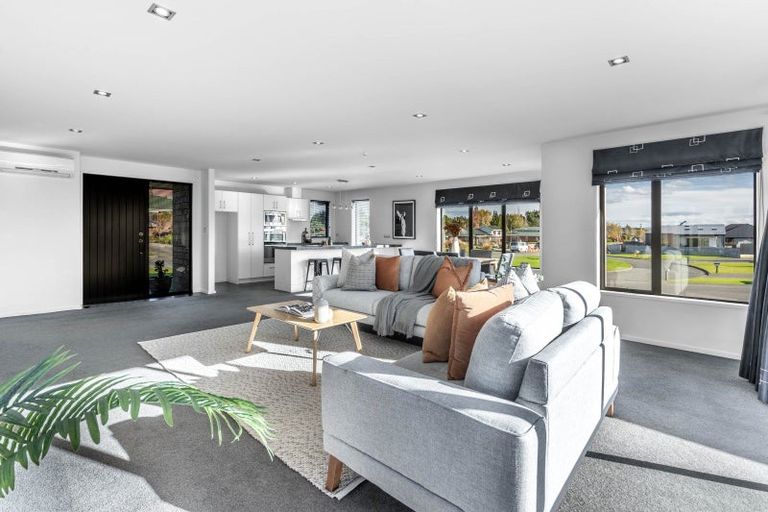 Photo of property in 24 Welsh Road, Winton, 9720