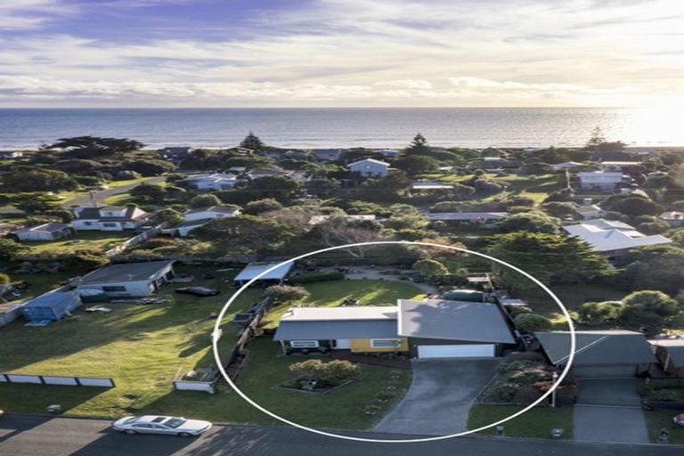 Photo of property in 51 Gawler Street, Te Horo Beach, Otaki, 5581