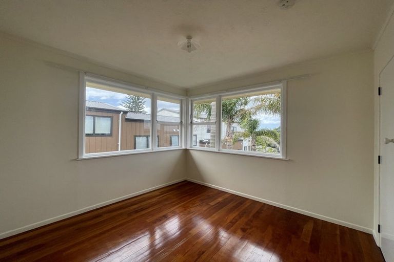 Photo of property in 2/42 Bruce Road, Glenfield, Auckland, 0629