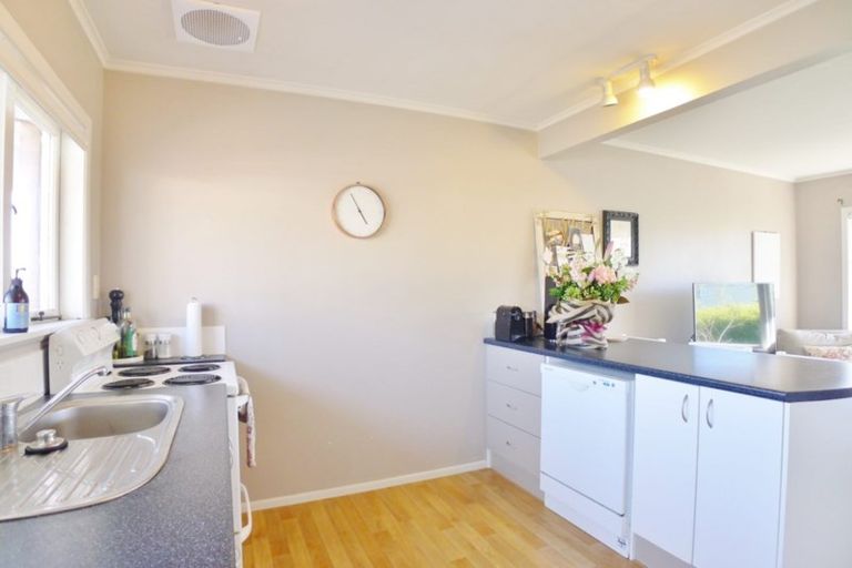 Photo of property in 3/6 Corrella Road, Belmont, Auckland, 0622