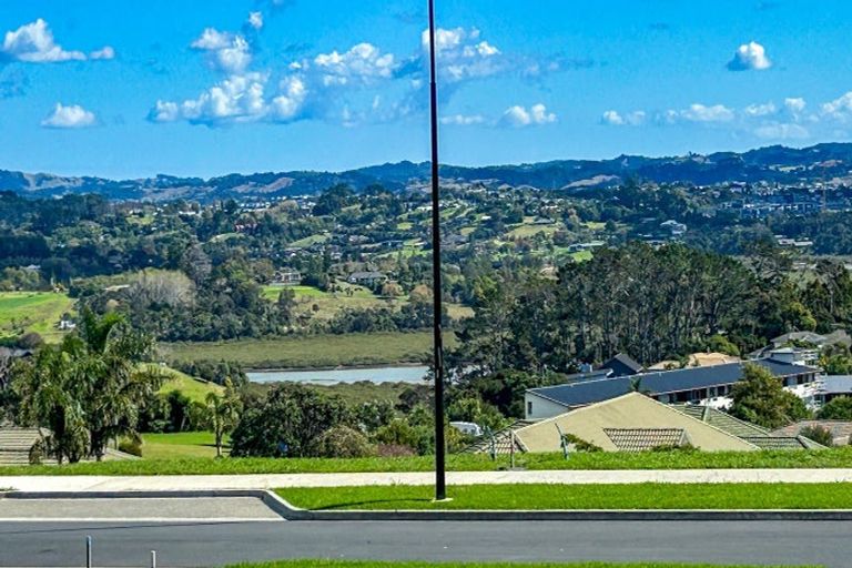 Photo of property in 25 Anehana Place, Stanmore Bay, Whangaparaoa, 0932