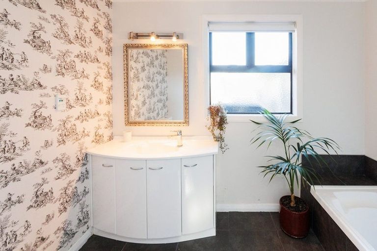 Photo of property in 74 College Street, Awapuni, Palmerston North, 4412