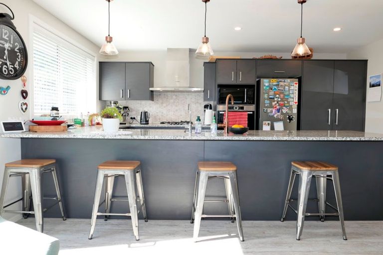 Photo of property in 5 Mahia Lane, Waikanae, 5036