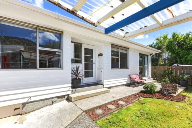 Photo of property in 26 Coates Street, Tawa, Wellington, 5028