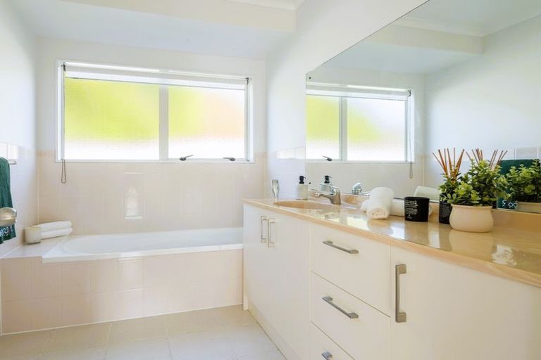 Photo of property in 19 Stanford Street, Albany, Auckland, 0632