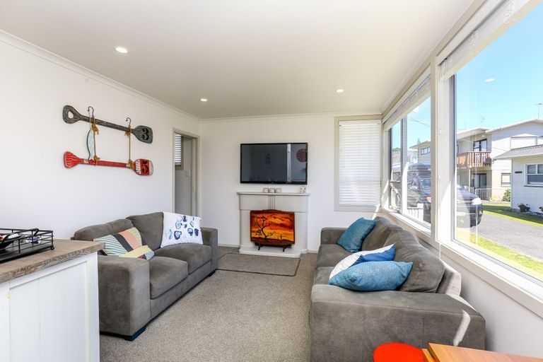 Photo of property in 90 Seventh Avenue, Urenui, 4377