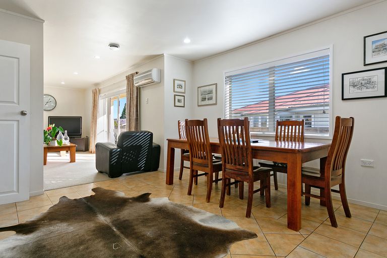 Photo of property in 82 Moore Street, Leamington, Cambridge, 3432