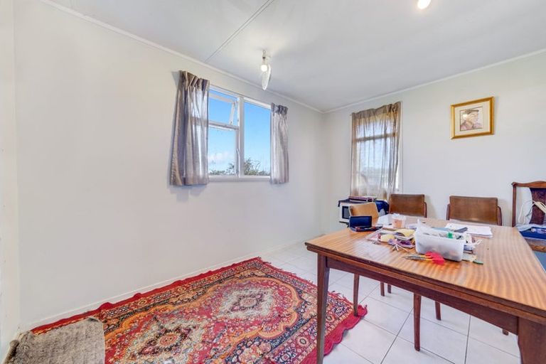 Photo of property in 28 Glenbervie Crescent, Massey, Auckland, 0614