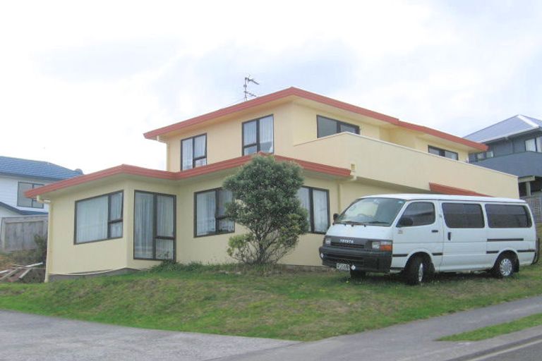 Photo of property in 16 Bowes Crescent, Strathmore Park, Wellington, 6022