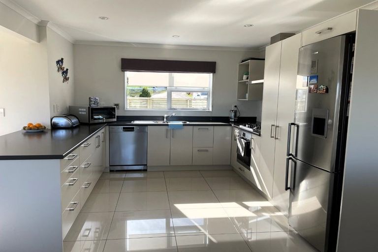 Photo of property in 28 Havana Rise, Grenada Village, Wellington, 6037