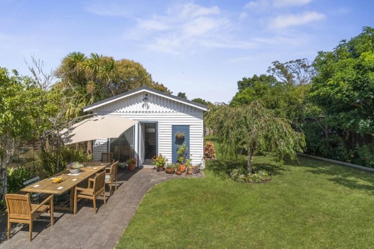 Photo of property in 25 Brandon Road, Glen Eden, Auckland, 0602