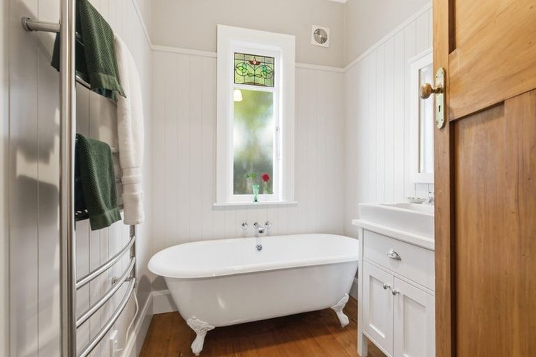 Photo of property in 35 Homewood Avenue, Karori, Wellington, 6012