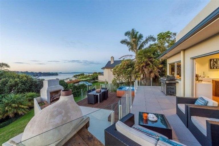 Photo of property in 20 Beechwood Road, Rothesay Bay, Auckland, 0630