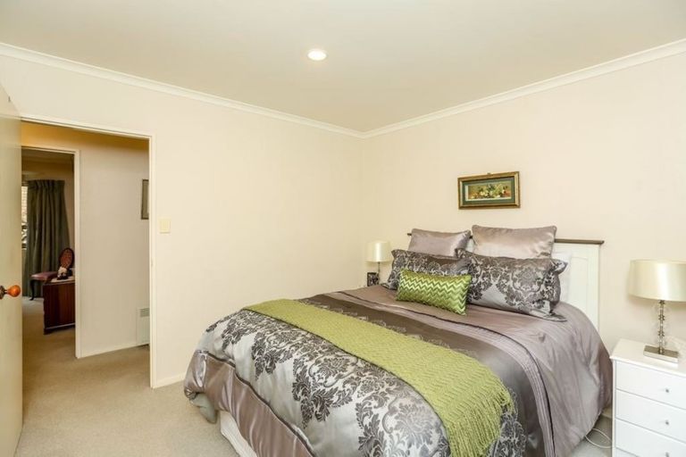 Photo of property in 12 Kawaroa Close, New Plymouth, 4310