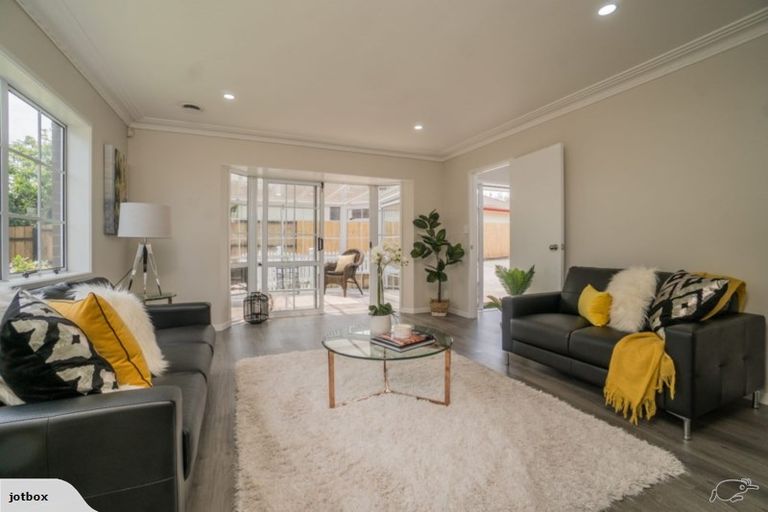 Photo of property in 2/73 Botany Road, Botany Downs, Auckland, 2010