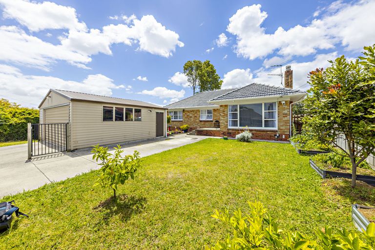 Photo of property in 12 Cameron Street, Papakura, 2110