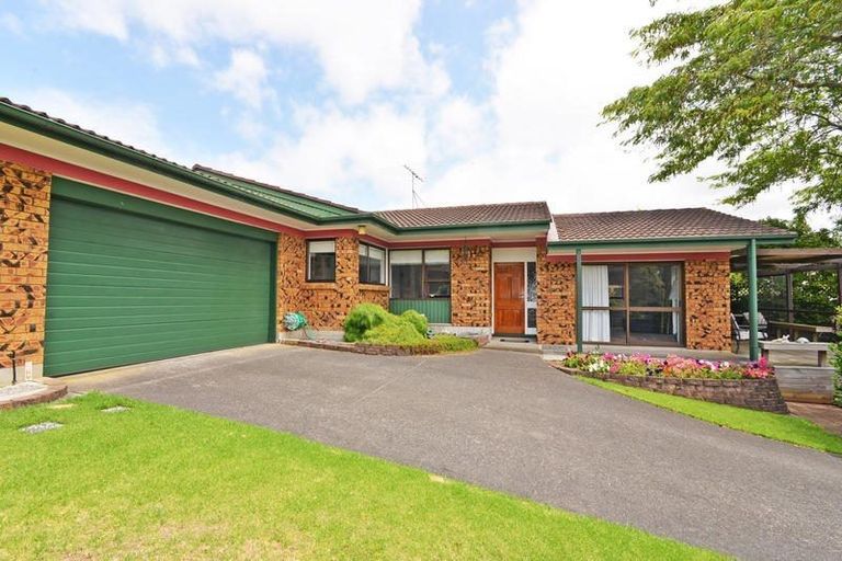 Photo of property in 14 Wairata Place, Te Atatu South, Auckland, 0610