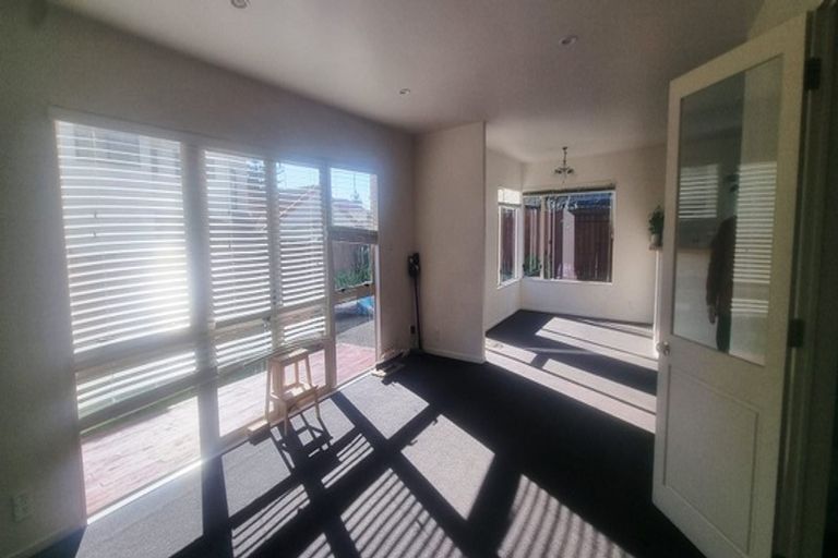 Photo of property in 2/86 Birkenhead Avenue, Birkenhead, Auckland, 0626