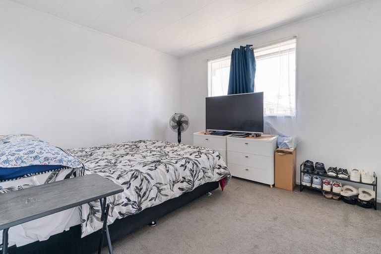 Photo of property in 2/18 Kennington Drive, Clendon Park, Auckland, 2103