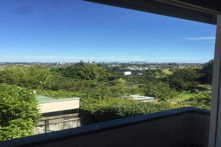 Photo of property in 2/2 Katui Street, Castor Bay, Auckland, 0620