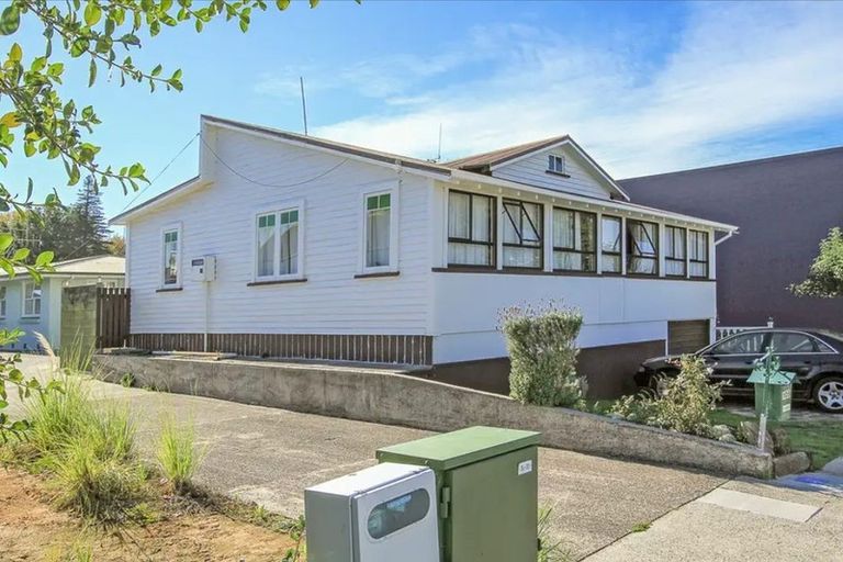 Photo of property in 105a Wharf Street, Tauranga, 3110
