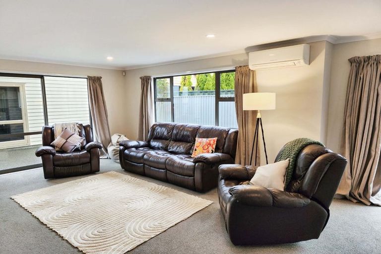 Photo of property in 28 Latimer Way, Petone, Lower Hutt, 5012