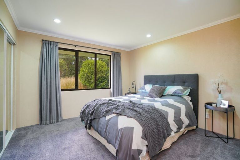 Photo of property in 98 Erskine Road, Otatara, Invercargill, 9879