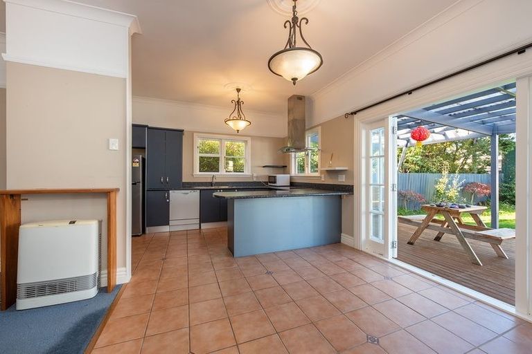 Photo of property in 194 Knights Road, Hutt Central, Lower Hutt, 5011