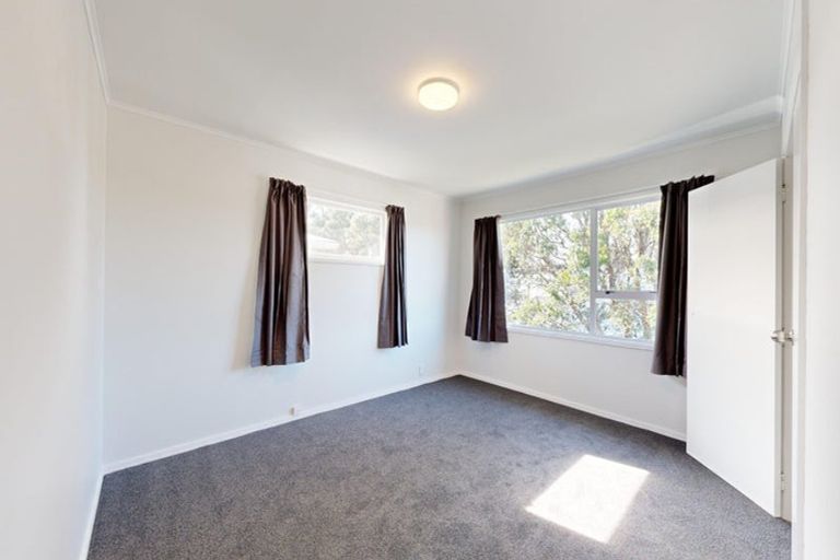 Photo of property in 21 Akaroa Drive, Maupuia, Wellington, 6022