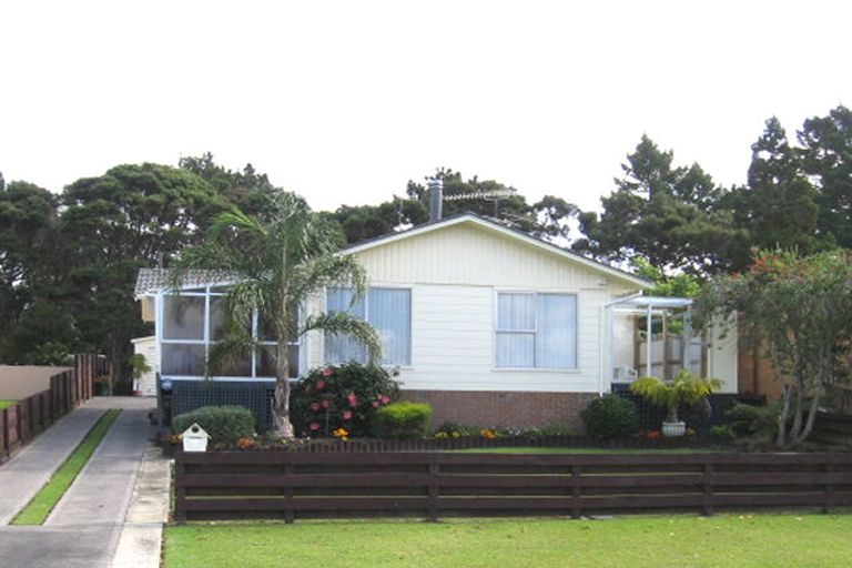 Photo of property in 25 Allington Road, Massey, Auckland, 0614