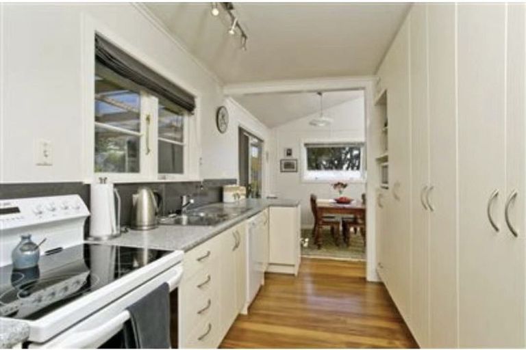 Photo of property in 16 Bruce Road, Glenfield, Auckland, 0629