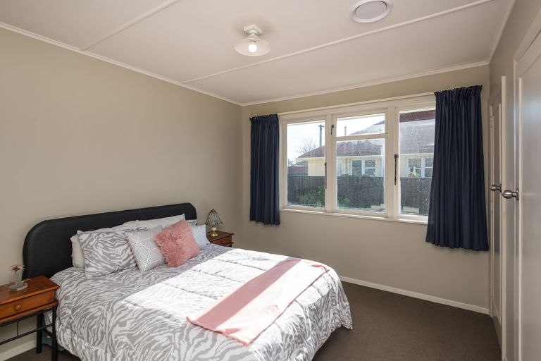 Photo of property in 35 Fenchurch Street, Redwood, Christchurch, 8051