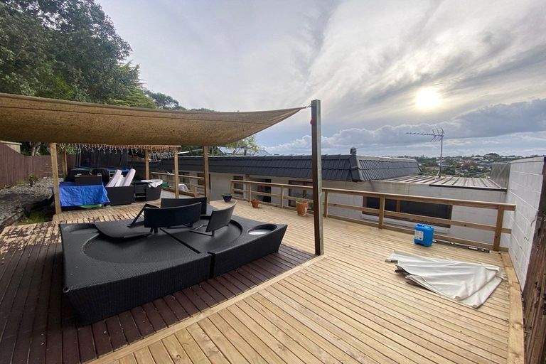 Photo of property in 2/16 Hollyhock Place, Browns Bay, Auckland, 0630