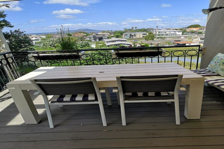 Photo of property in 2/11a Prospect Terrace, Milford, Auckland, 0620