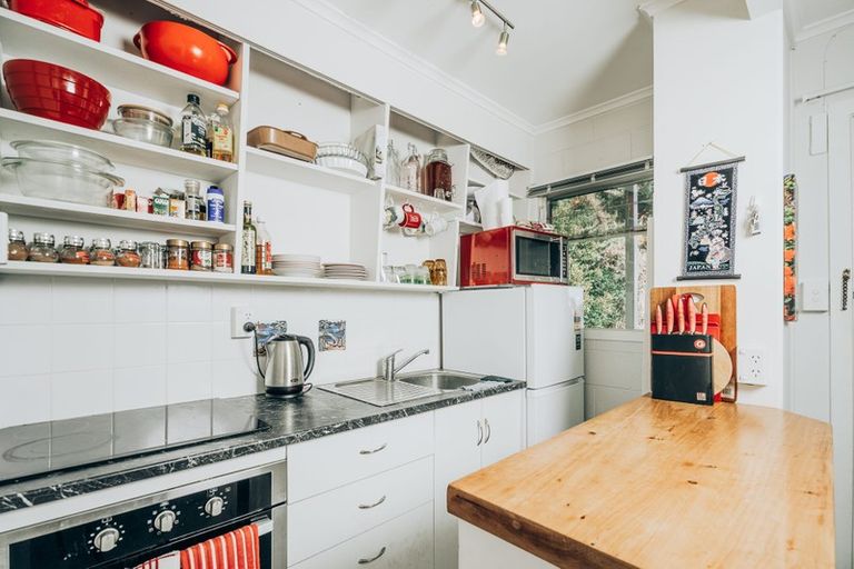 Photo of property in Balmoral Court, 2/130a Balmoral Road, Mount Eden, Auckland, 1024