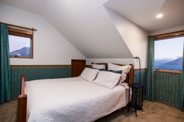 Photo of property in 10 Peregrine Place, Queenstown, 9300