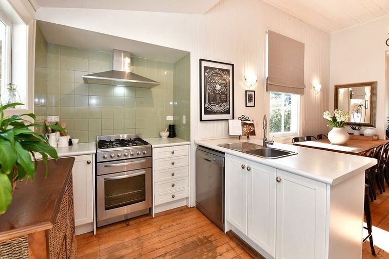 Photo of property in 25 Kowhai Street, Helensville, 0800