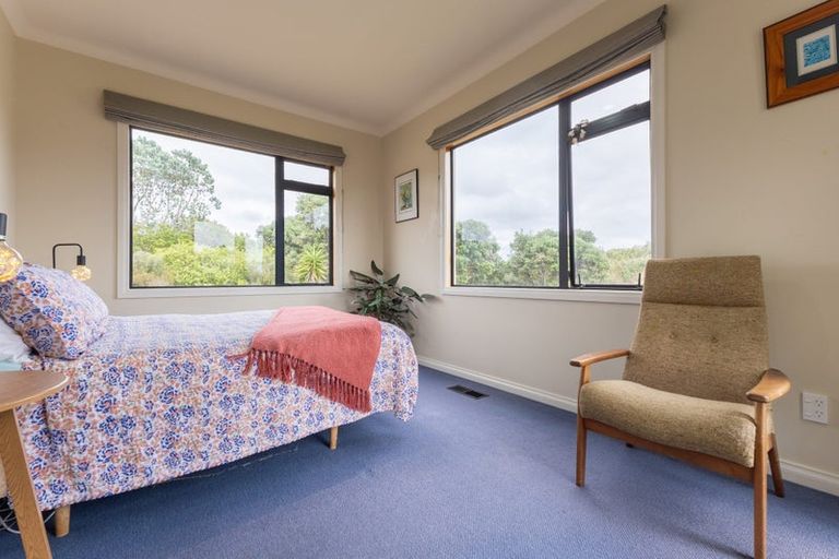 Photo of property in 114 Rutherford Drive, Waikanae Beach, Waikanae, 5036