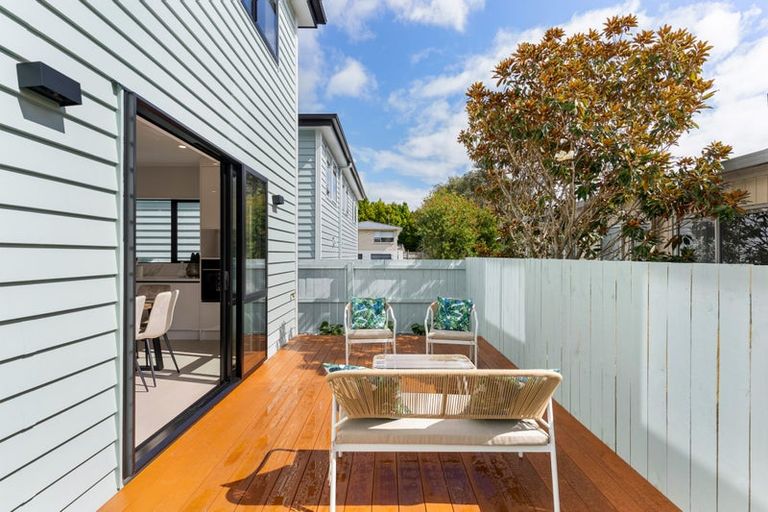 Photo of property in 17b Kathleen Street, Totara Vale, Auckland, 0627