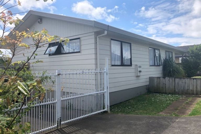 Photo of property in 2/11 Etherton Drive, Weymouth, Auckland, 2103