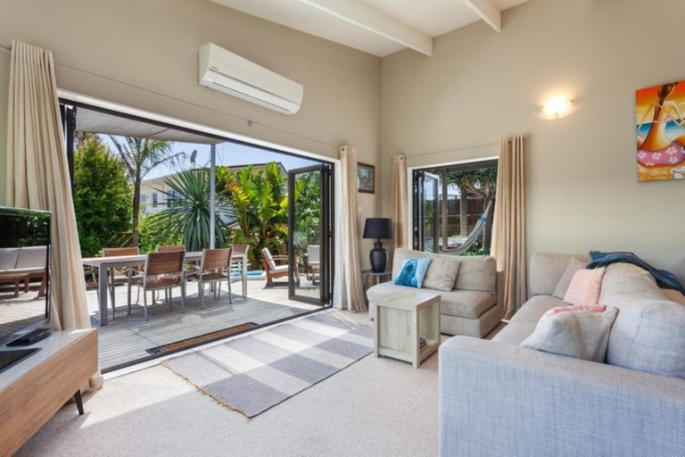 Photo of property in 1043b Papamoa Beach Road, Papamoa Beach, Papamoa, 3118