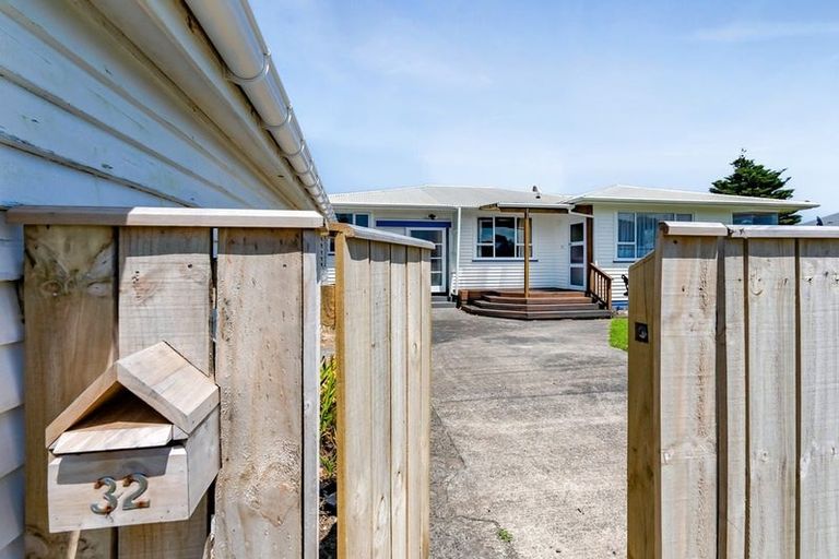 Photo of property in 32 Dieffenbach Street, Opunake, 4616