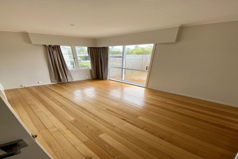 Photo of property in 69 Neil Avenue, Te Atatu Peninsula, Auckland, 0610