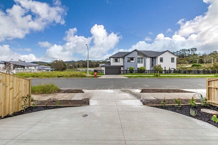 Photo of property in 43 Sunnyheights Road, Orewa, 0931