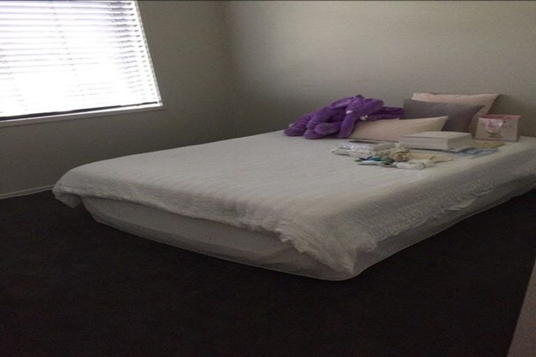 Photo of property in 35 Syd Grant Crescent, Orewa, 0931