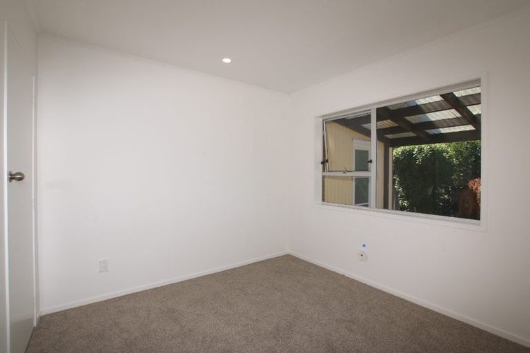 Photo of property in 3/5 Tobruk Crescent, Milford, Auckland, 0620