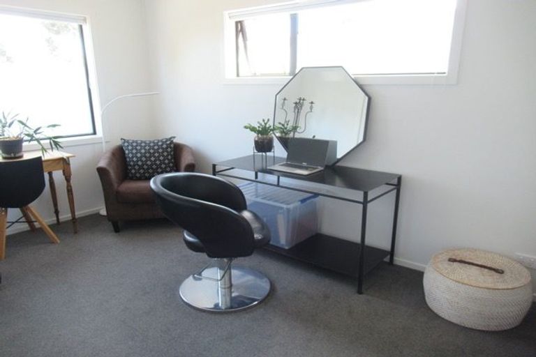 Photo of property in 18 Norris Grove, Taita, Lower Hutt, 5011