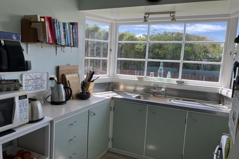 Photo of property in 1 Huia Street, Foxton Beach, Foxton, 4815