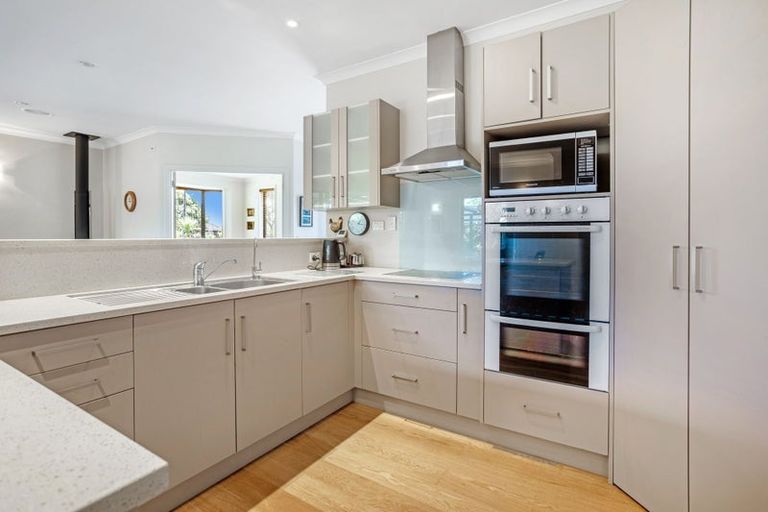 Photo of property in 10 Ringwood Place, Whitianga, 3510