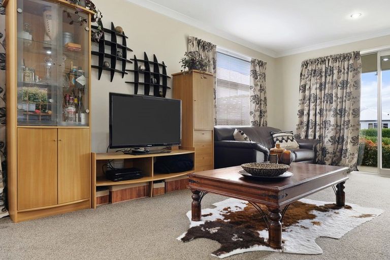 Photo of property in 19 Pounamu Place, Pegasus, 7612